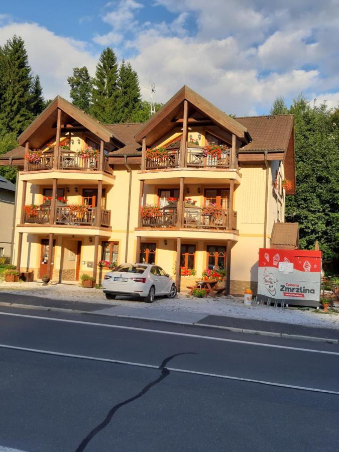 Pension Holiday Vrchlabí Eksteriør billede